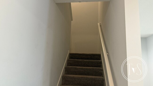 Building Photo - SUMMER MOVE-IN SPECIAL: $1000 OFF 1ST MONT...
