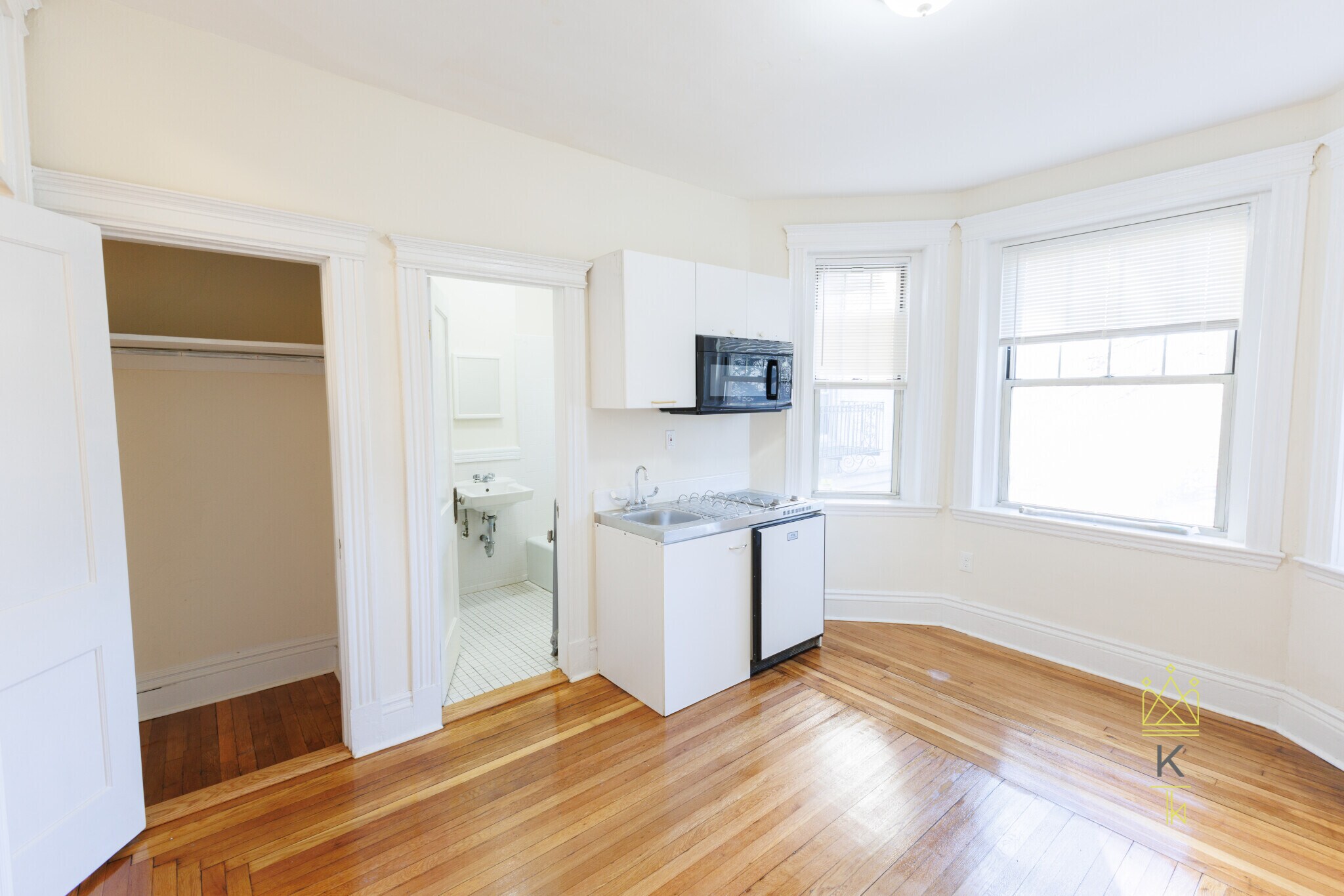 Building Photo - 27 Park Dr