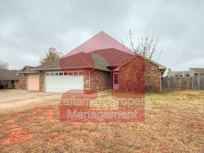 Building Photo - 2711 Silvertree Dr