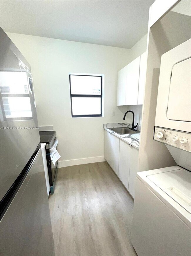 Building Photo - 858 NW 3rd St