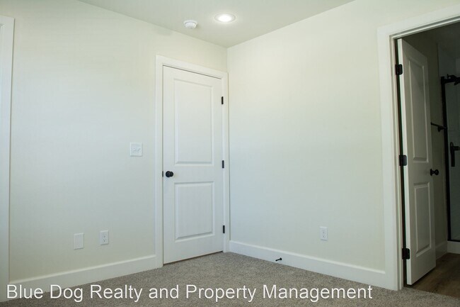 Building Photo - 3 br, 2.5 bath House - 154  N Centennial Ave