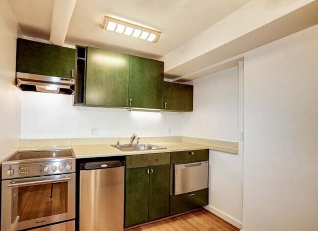 Building Photo - 2506 Cliffbourne Pl NW