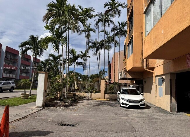 Building Photo - 6055 W 19th Ave