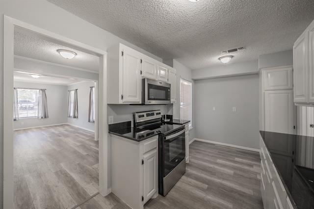 Building Photo - 1009 S Waco St