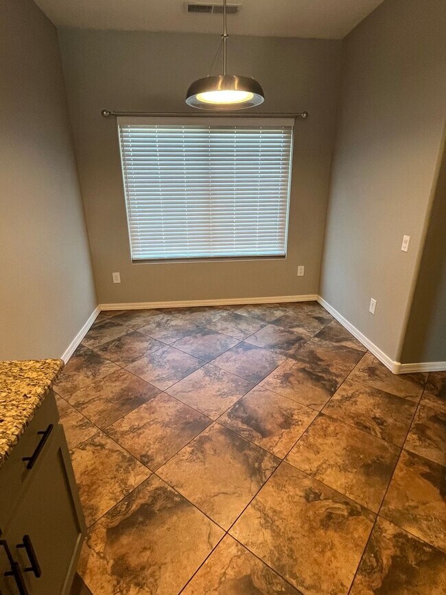 Building Photo - 16289 W Mountain Pass Dr