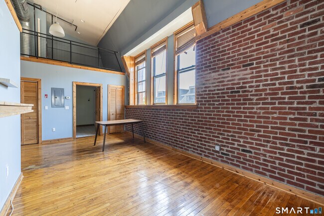 Building Photo - 325 Myrtle Ave
