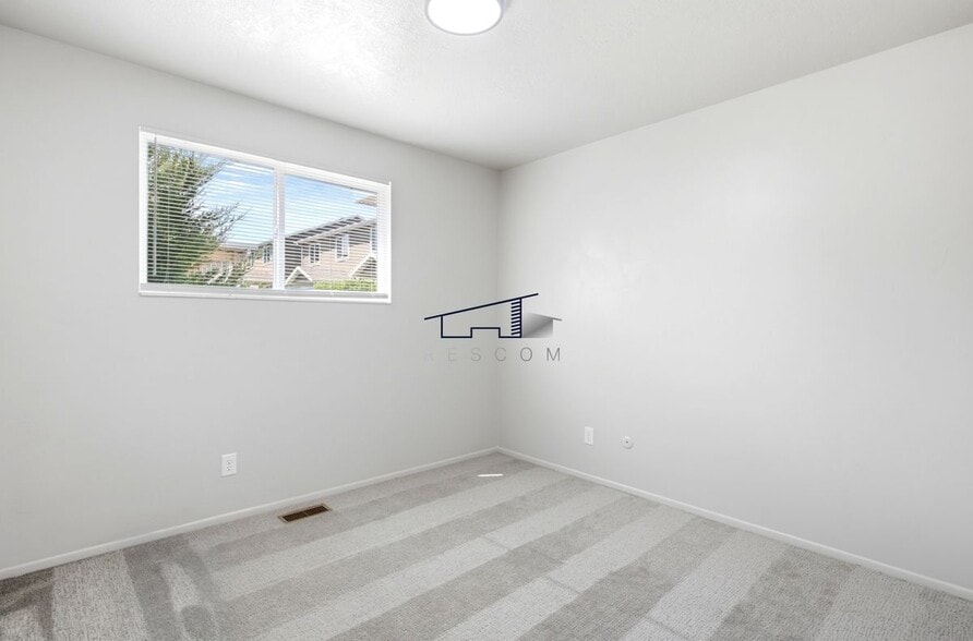 Building Photo - 445 W 4900 S