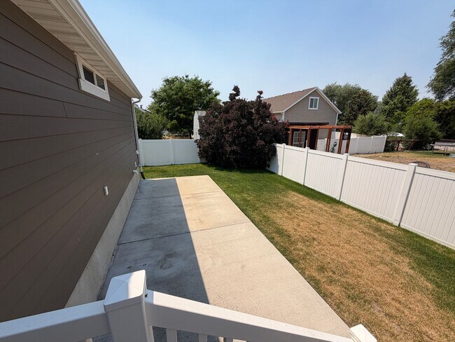Building Photo - Spacious 6-Bedroom Home for Rent in Lehi
