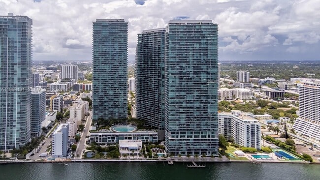 Building Photo - 480 NE 31st St