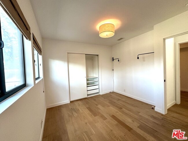 Building Photo - 833 Maltman Ave