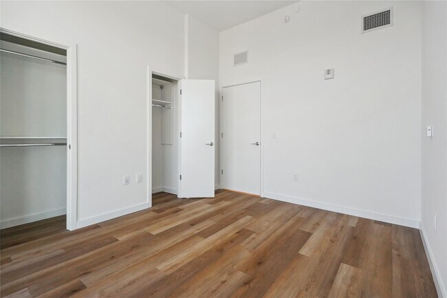 Building Photo - 50 Clinton Pl