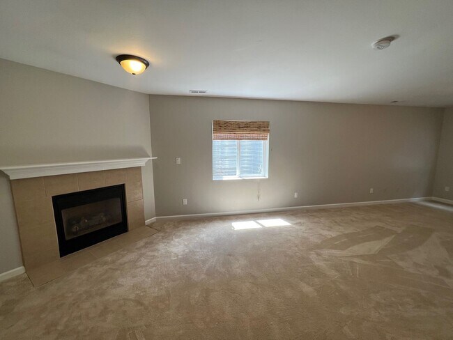 Building Photo - Beautiful 4 bedroom ranch style home avail...