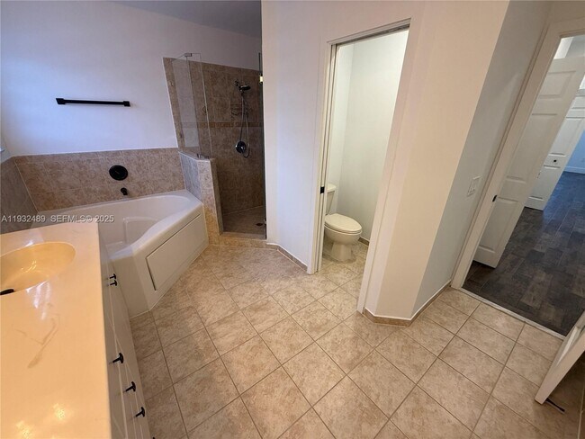 Building Photo - 107 SE 22nd Terrace