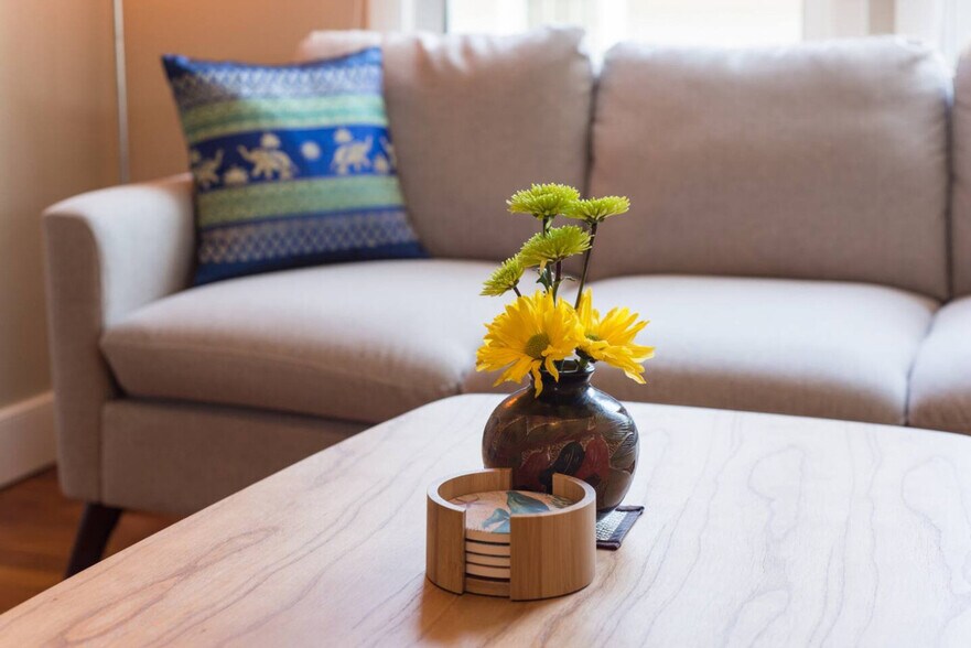 Building Photo - 170 Vassall St