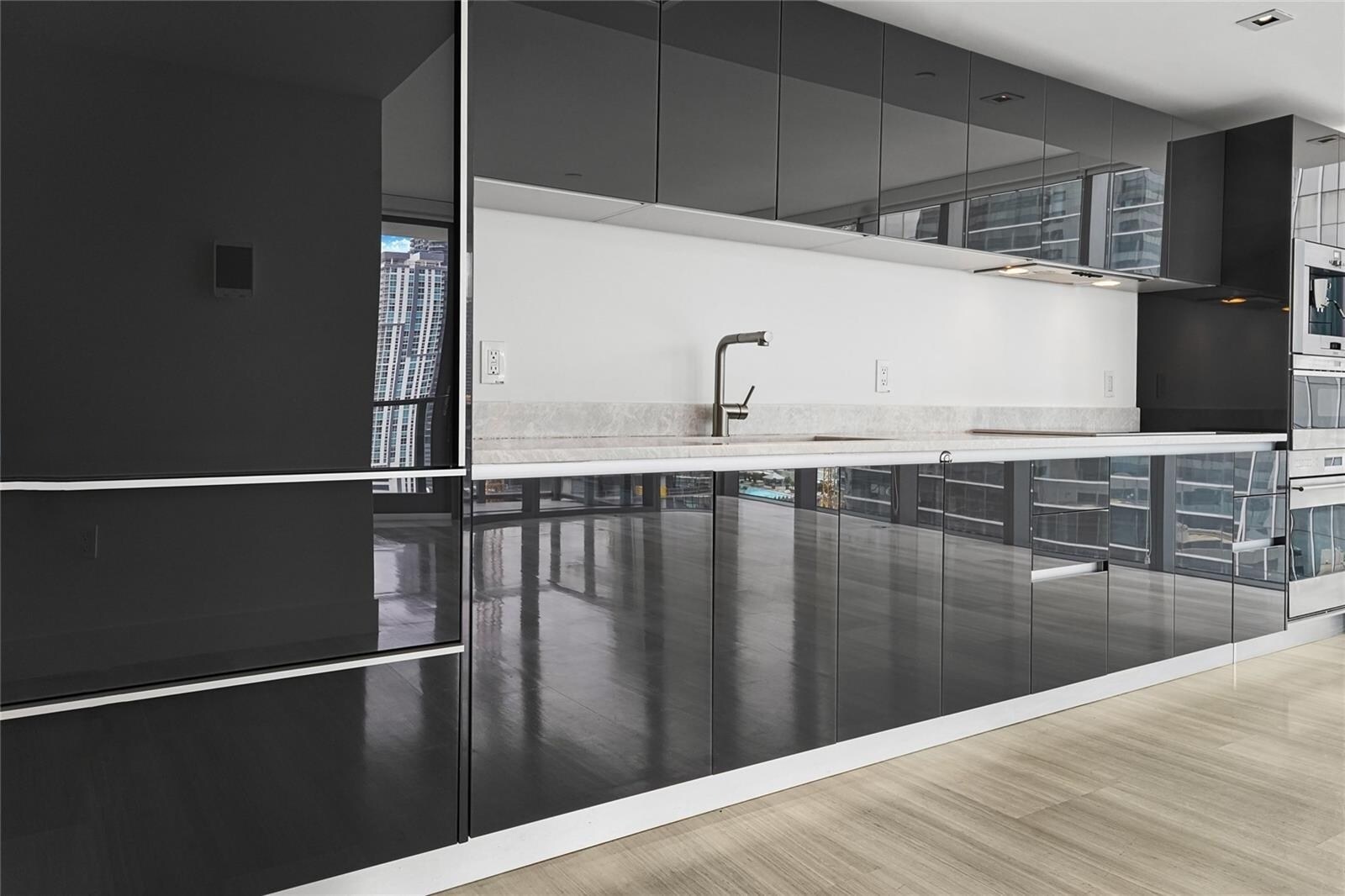 Building Photo - 1451 Brickell Ave
