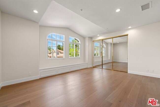 Building Photo - 18500 St Moritz Dr