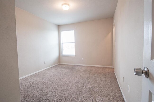 Building Photo - 9215 Pioneer Forest Dr