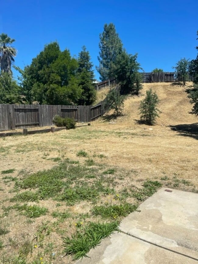 Building Photo - 3 Bedroom in Quail Ridge Subdivision