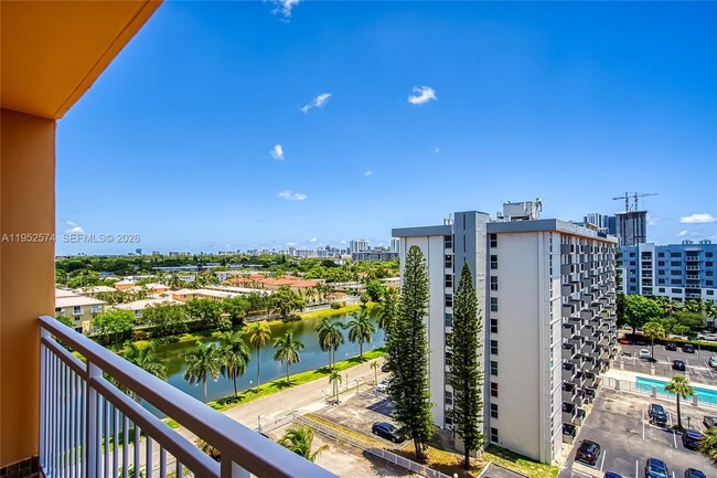 Building Photo - 2025 NE 164th St