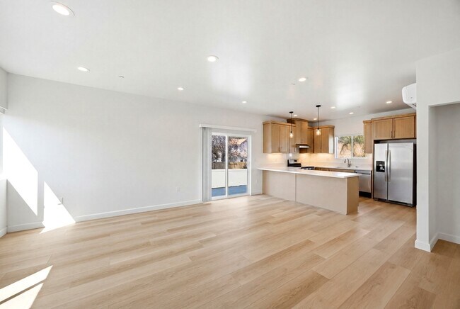 Building Photo - 9094 Los Coches Rd
