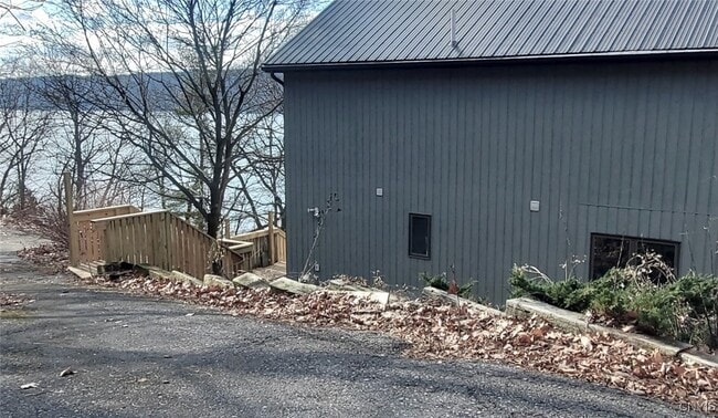 Building Photo - 1308 E Shore Dr