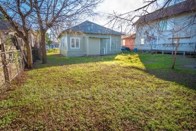 Building Photo - 125 Southolme Ave