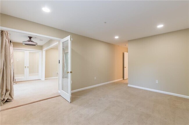 Building Photo - 28106 Plantation Dr NE