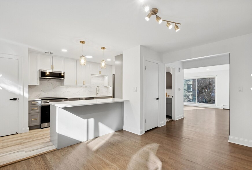Building Photo - 4201 N Paulina St