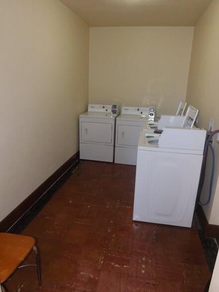 Laundry - 410 W 2nd Ave