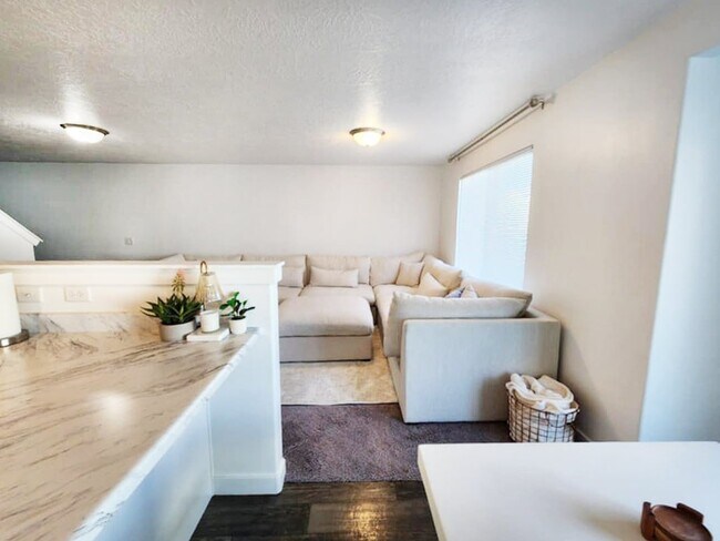 Building Photo - 447 S Pegasus Way