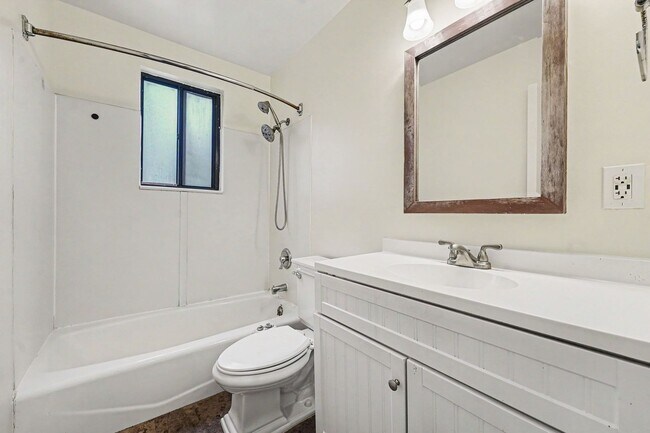 Building Photo - 76 Newland Ct