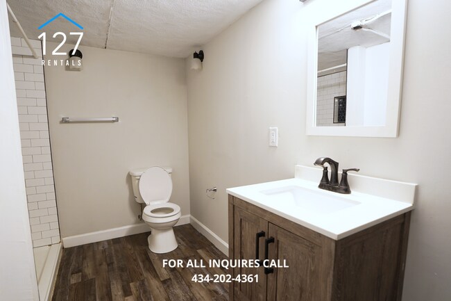 Building Photo - 3 Bedroom Unit with Electric and Water Utilities Included!!