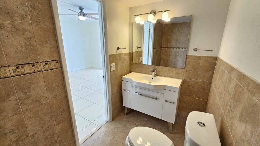 Building Photo - 3745 NE 171st St