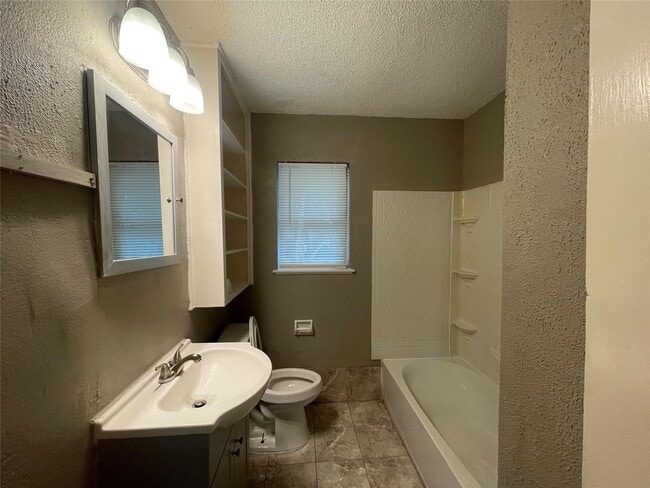 Building Photo - 5314 Dewberry St