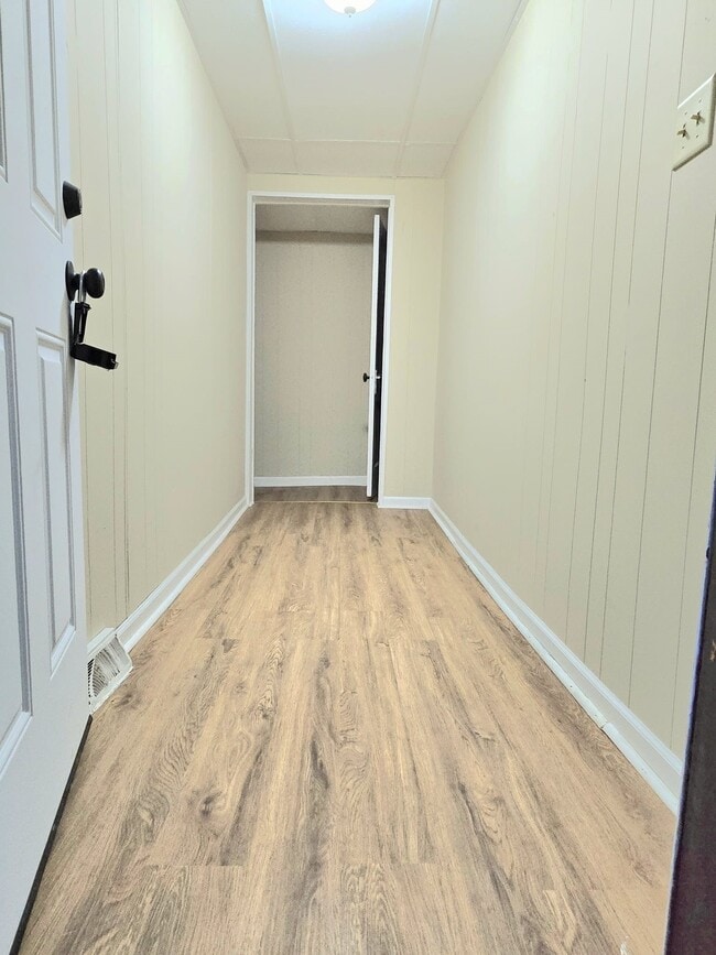 Building Photo - 804 Broad St