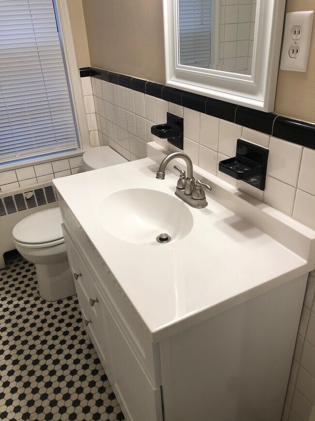 Building Photo - 117 Fairfax Ave