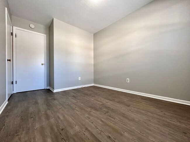 Building Photo - 3057/3059 Goodman Ave SW