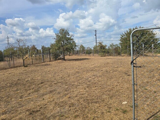 Building Photo - 143 Spring Hollow Trail