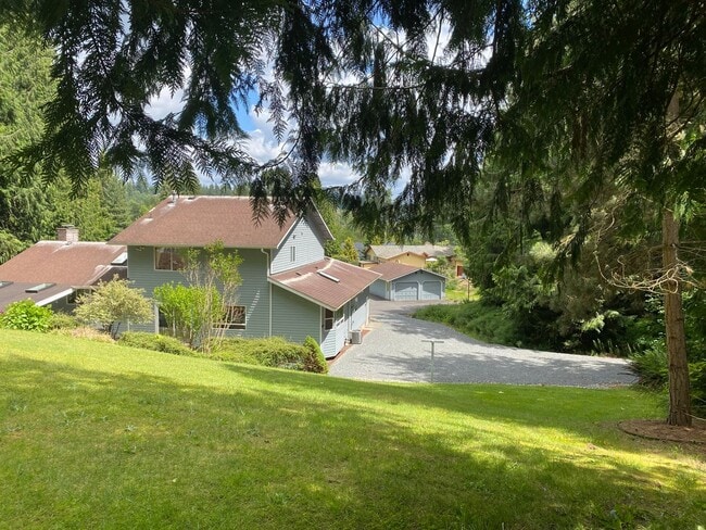 Building Photo - 3 bedroom 2.5 bathroom Home in Lake Steven...