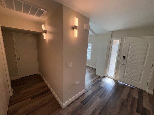 Building Photo - NW Visalia Home Near Country Club coming soon!