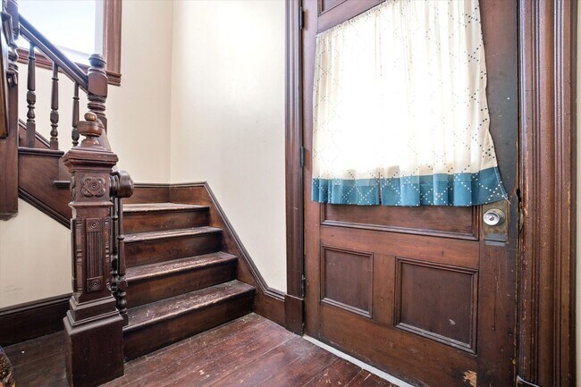 Building Photo - 247 Jewett St