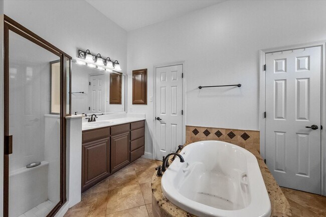 Building Photo - Gorgeous Cul-d-Sac home in Coveted Mansfie...