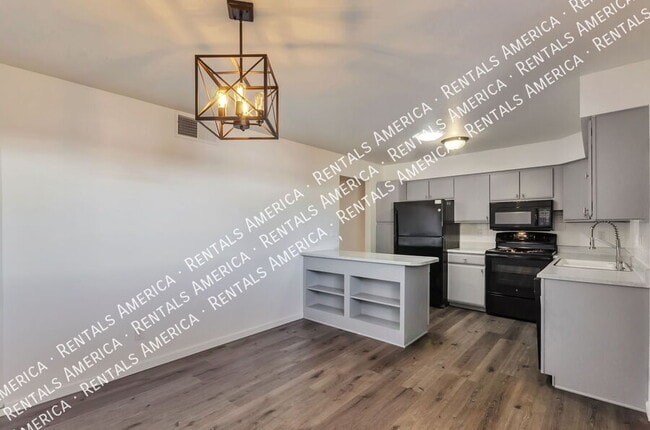 Building Photo - 2118 N Rita Ave