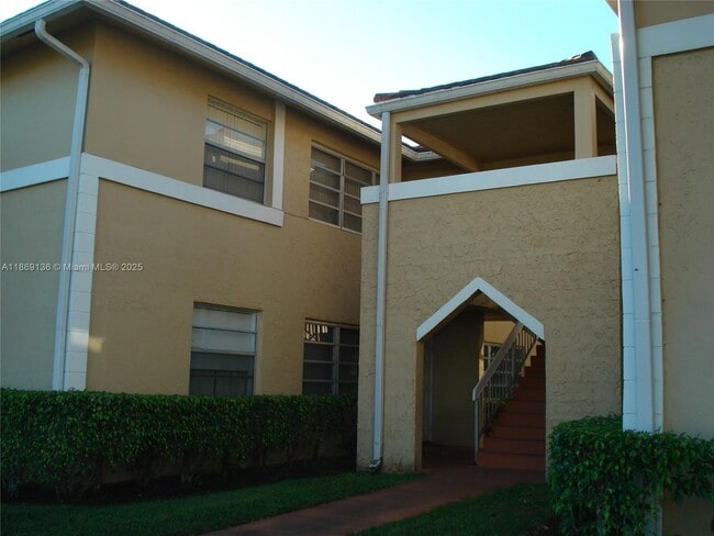 Building Photo - 10080 Twin Lakes Dr