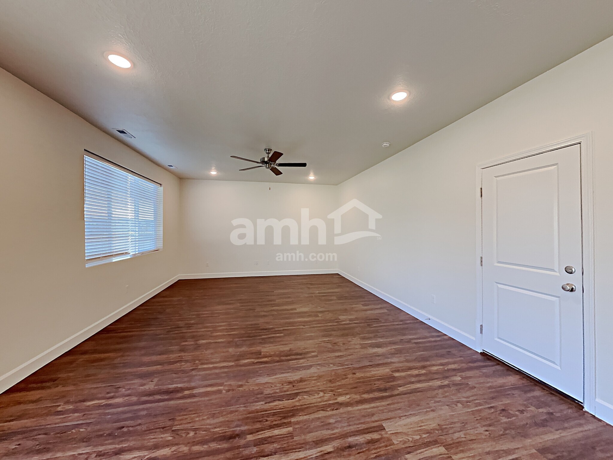 Building Photo - 1273 E White St