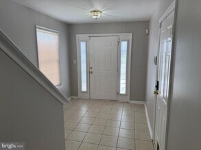 Building Photo - 25 Shawn Ln