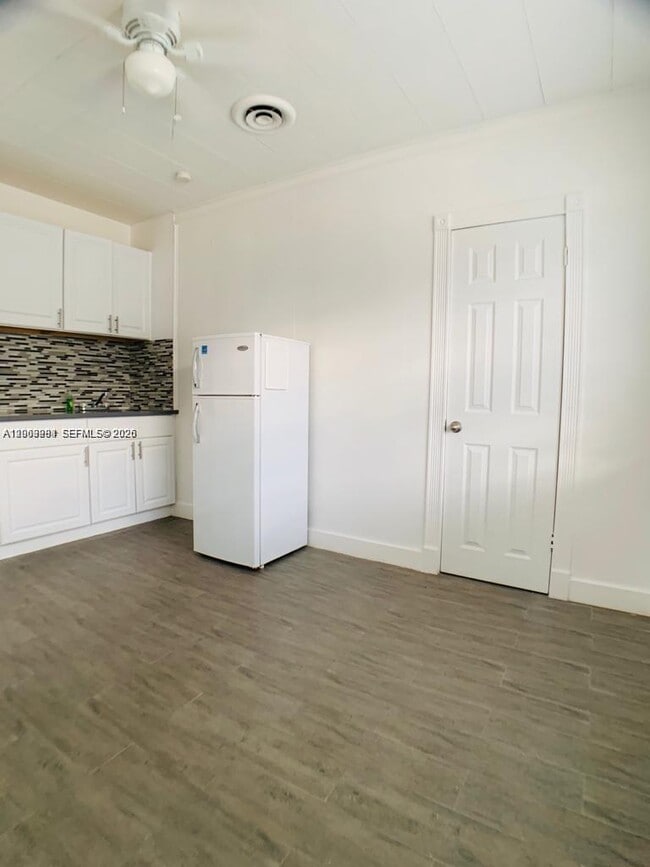 Building Photo - 1843 Dewey St