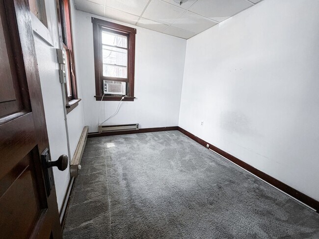 Building Photo - 816 Cass St