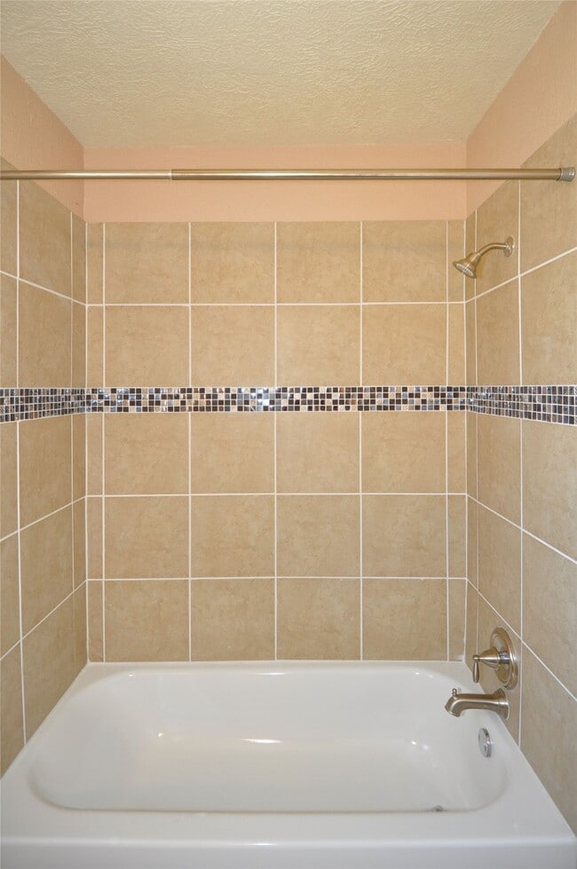 Building Photo - 4710 Pine St