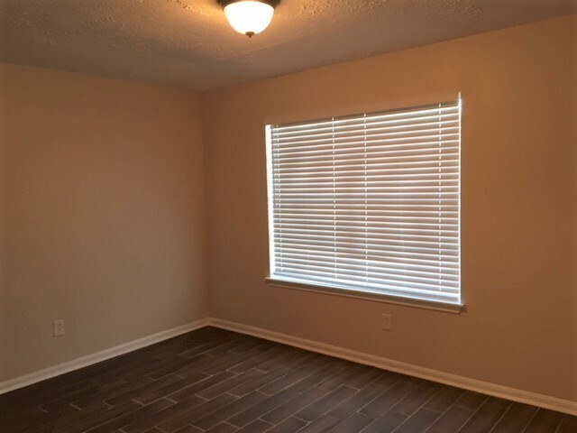 Building Photo - 8323 Quail Hills Dr